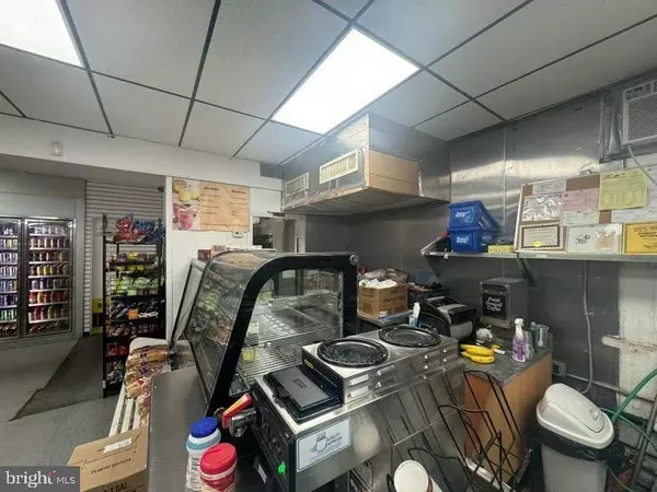 521 BROADWAY, Westville, NJ 08093