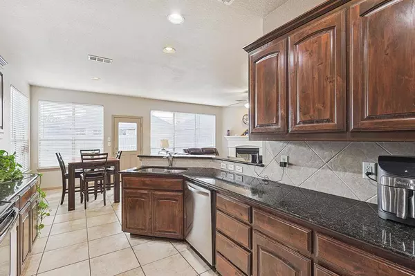 2704 Twinflower Drive, Fort Worth, TX 76244