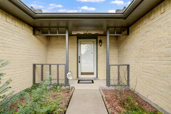 2413 Park Shadow LN, Deer Park, TX 77536