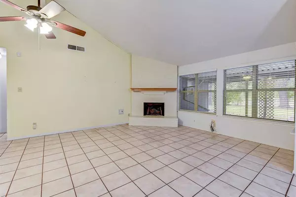 2413 Park Shadow LN, Deer Park, TX 77536