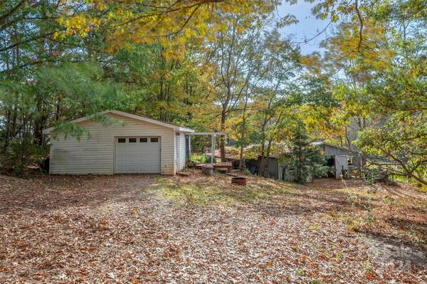 710 Smith Waldrop RD, Columbus, NC 28722