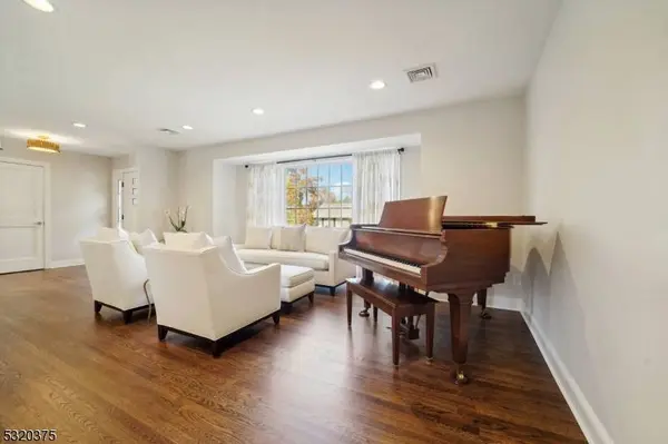 20 Marlin Ct, Westfield Town, NJ 07090