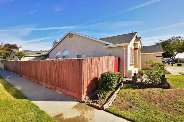 1484 Tulip Street, Lemoore, CA 93245