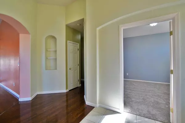 1484 Tulip Street, Lemoore, CA 93245