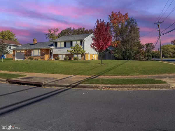 14700 ALGRETUS DR, Centreville, VA 20120