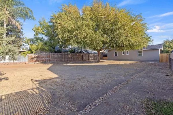 264 S Q Street, Dinuba, CA 93618