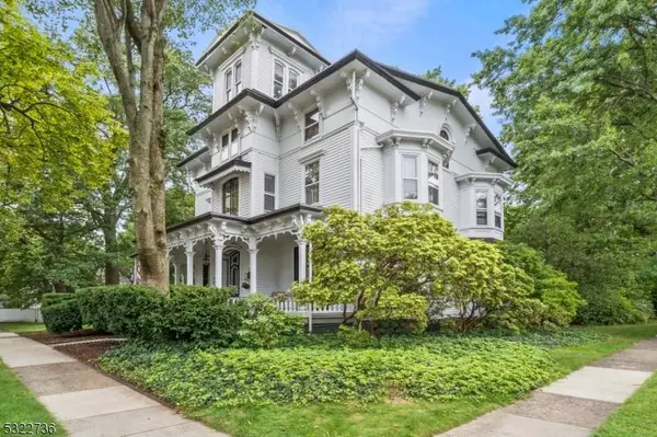 57 1st St, Clifton City, NJ 07011