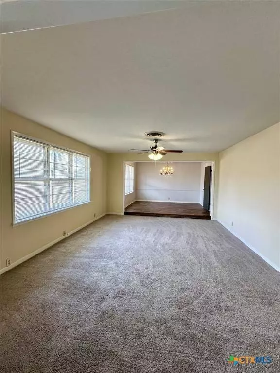 509 S Front ST, Hallettsville, TX 77964