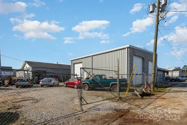 1041 N Main ST, Mooresville, NC 28115