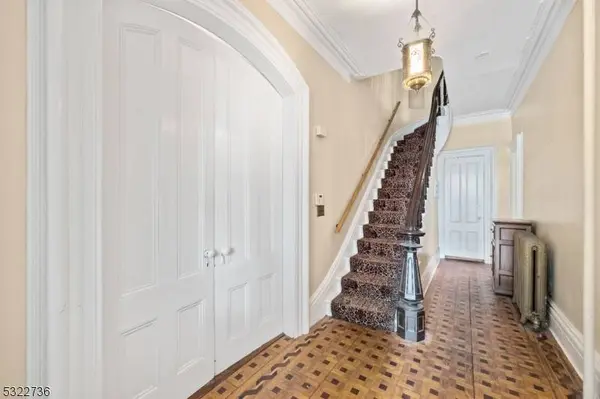 57 1st St, Clifton City, NJ 07011