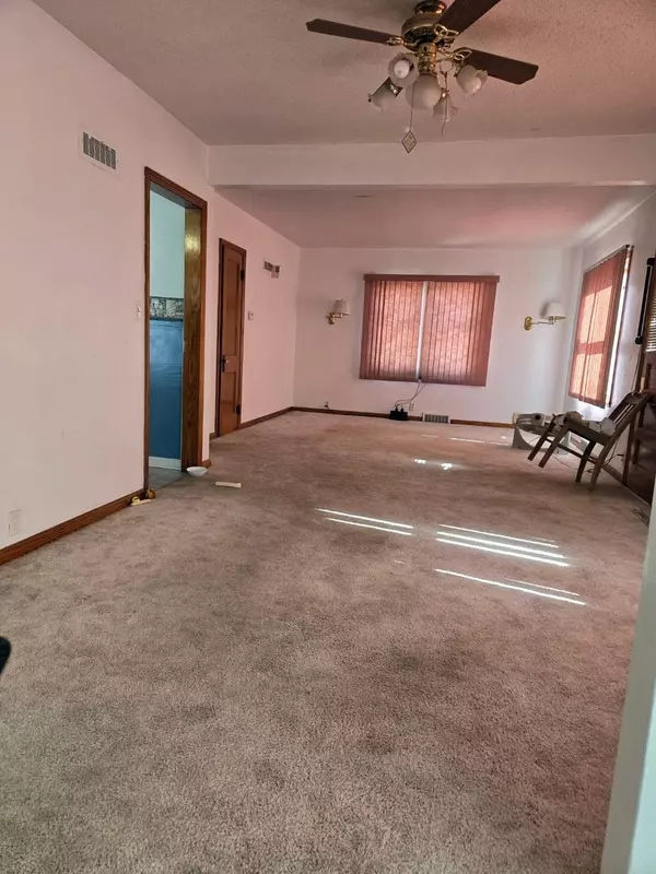 200 Oak Street, IA 50538