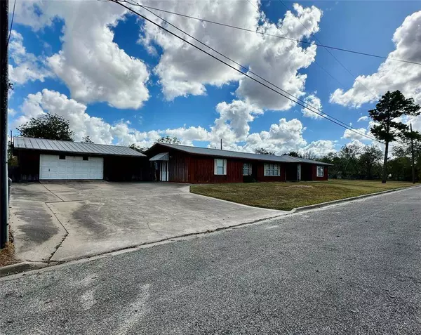 509 S Front ST, Hallettsville, TX 77964