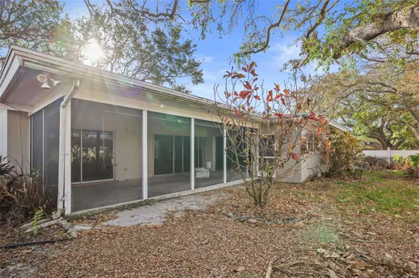 1020 PALM DR, Belleair Beach, FL 33786