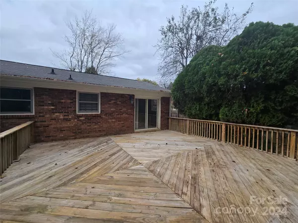 3705 Weyland DR, Conover, NC 28613