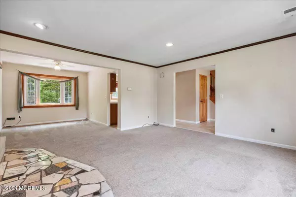 25 Birmingham Drive, Manalapan, NJ 07726