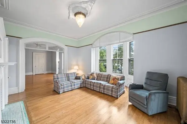 57 1st St, Clifton City, NJ 07011