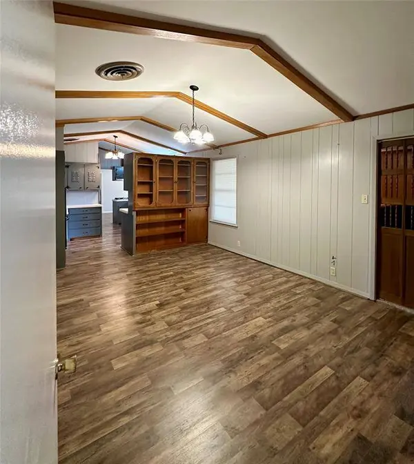 509 S Front ST, Hallettsville, TX 77964