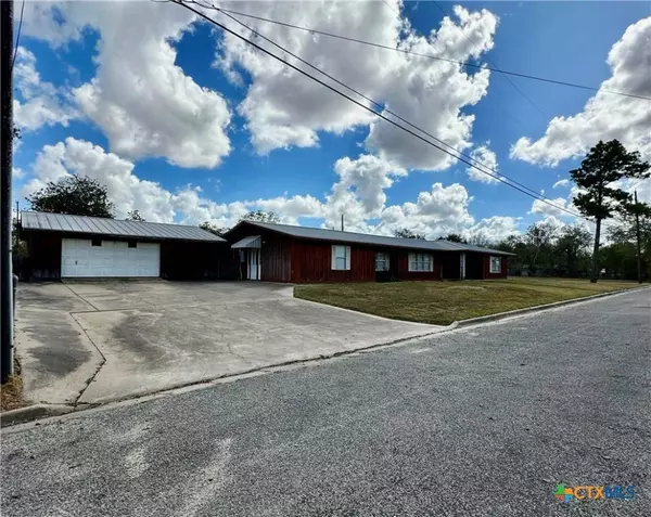 509 S Front ST, Hallettsville, TX 77964