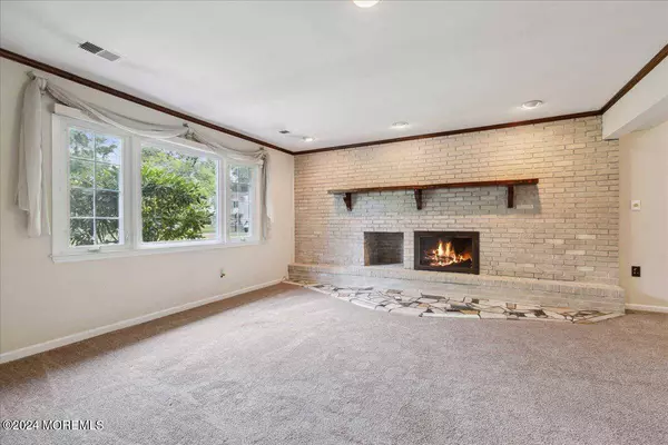 25 Birmingham Drive, Manalapan, NJ 07726