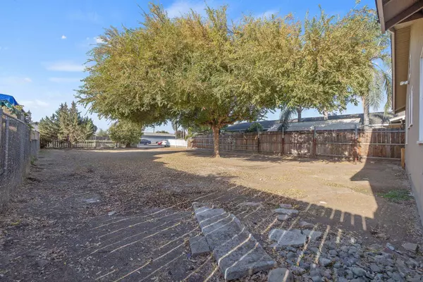 264 S Q Street, Dinuba, CA 93618