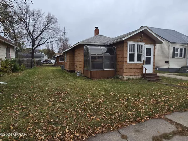 1508 1ST AVE N, Grand Forks, ND 58203