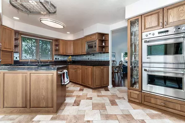 722 Pleasant Oak Drive, Oregon, WI 53575