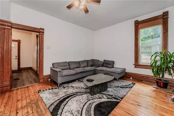 321 John Street, Mount Forest, ON N0G 2L3