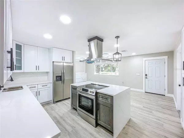 2207 33RD ST SE, Ruskin, FL 33570