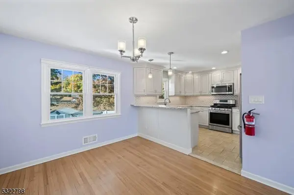 83 Larkspur Ln, Clifton City, NJ 07013