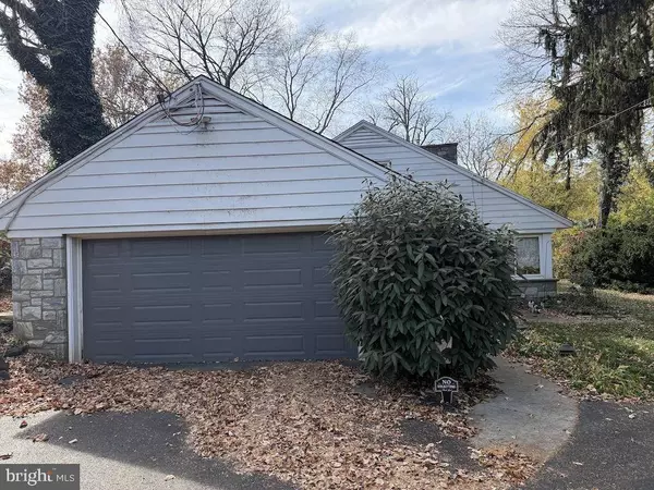 122 LAMPETER RD, Lancaster, PA 17602