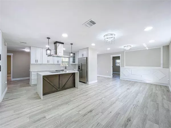 2207 33RD ST SE, Ruskin, FL 33570