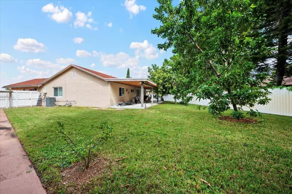 487 Foresta TER, West Palm Beach, FL 33415