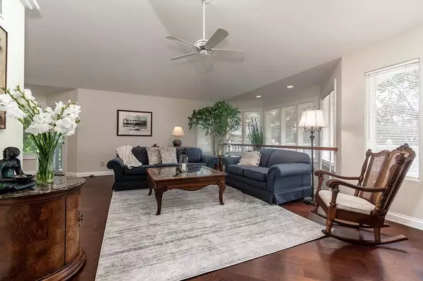 722 Pleasant Oak Drive, Oregon, WI 53575