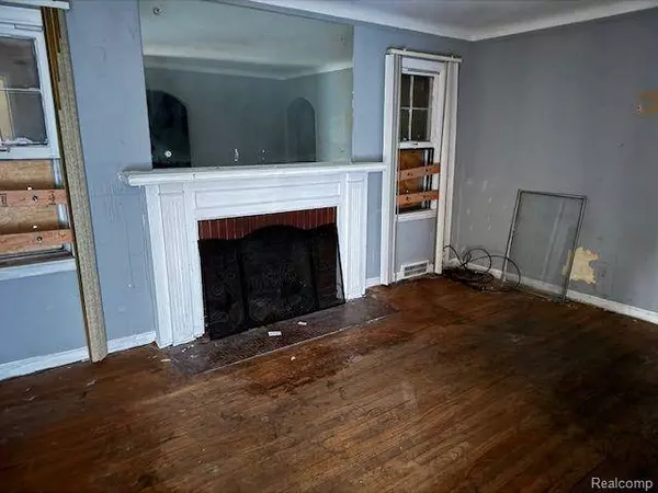 15295 YOUNG Street, Detroit, MI 48205