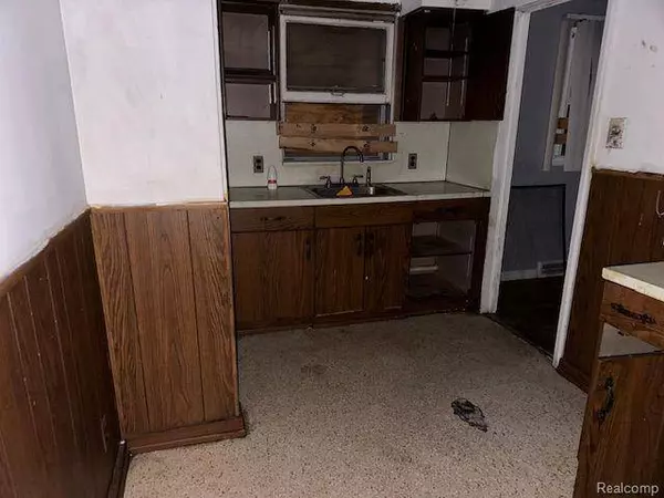 15295 YOUNG Street, Detroit, MI 48205