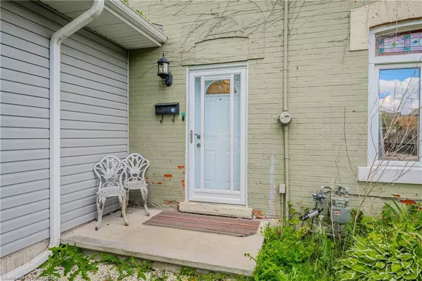 321 John Street, Mount Forest, ON N0G 2L3
