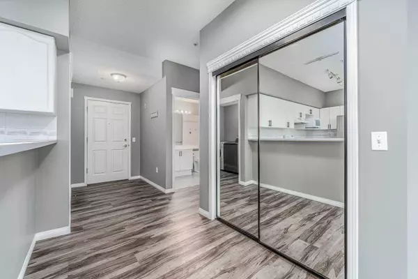 200 Lincoln WAY SW #206, Calgary, AB T3G 7G7