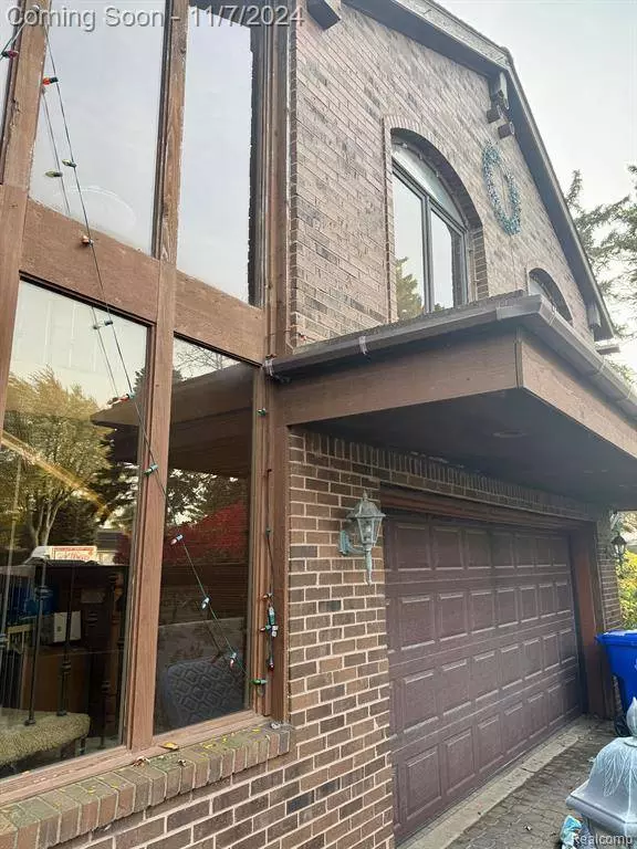 16474 15 Mile Road, Fraser, MI 48026