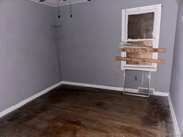 15295 YOUNG Street, Detroit, MI 48205