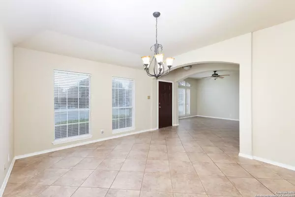 456 TIMBER HOLLOW, New Braunfels, TX 78132-3803