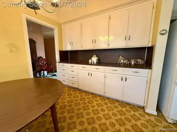 16474 15 Mile Road, Fraser, MI 48026