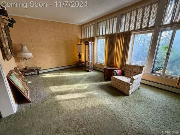 16474 15 Mile Road, Fraser, MI 48026