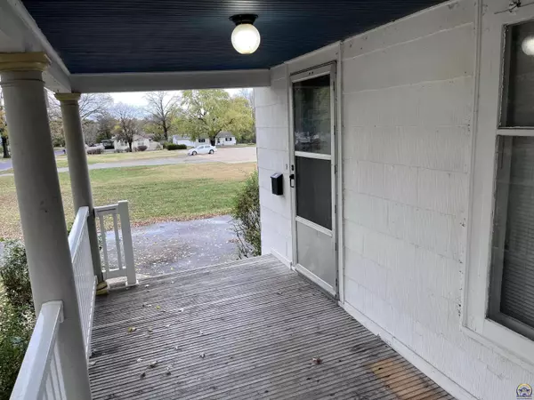 2818 SE Kentucky AVE, Topeka, KS 66605