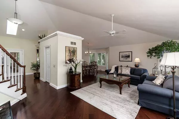 722 Pleasant Oak Drive, Oregon, WI 53575