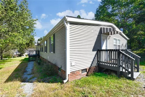 4702 Belgian CT, Mcleansville, NC 27301