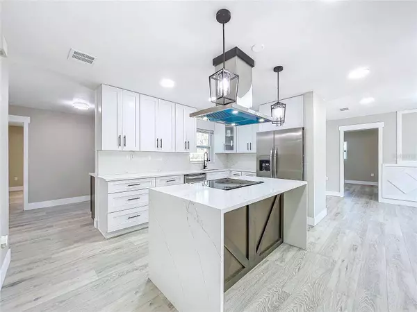 2207 33RD ST SE, Ruskin, FL 33570