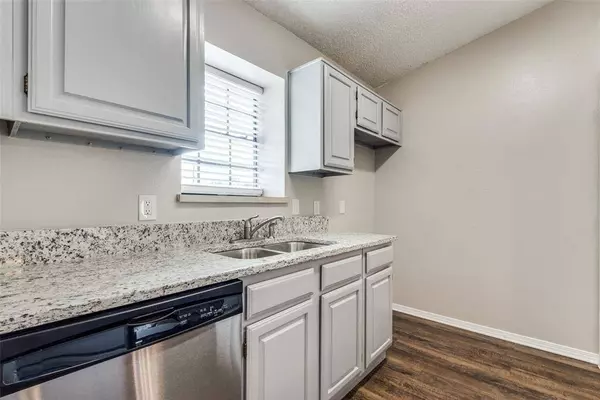 1703 Dynasty Drive, Glenn Heights, TX 75154