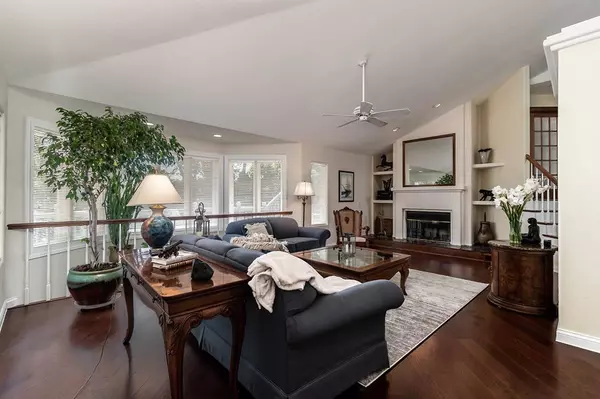 722 Pleasant Oak Drive, Oregon, WI 53575