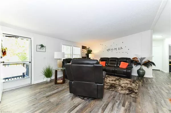 4702 Belgian CT, Mcleansville, NC 27301