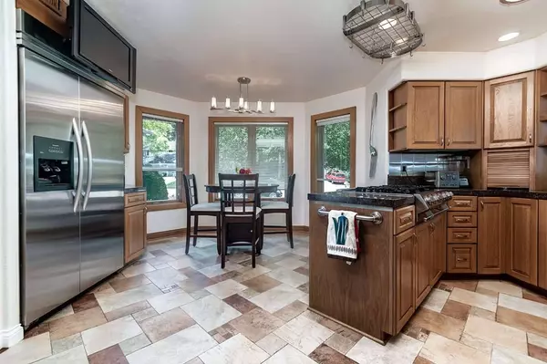 722 Pleasant Oak Drive, Oregon, WI 53575